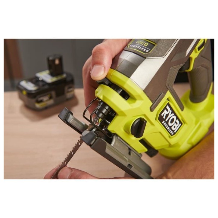 Scie sauteuse - RYOBI - Pendulaire - Brushless - 18V - 800-3 400 cp/min - 135 mm dans le bois - Course de lame 25 mm Scie sauteuse - RYOBI - Pendulaire - Brushless - 18V - 800-3 400 cp/min - 135 mm dans le bois - Course de lame 25 mm