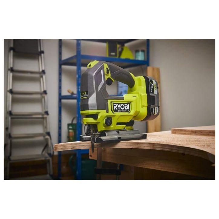 Scie sauteuse - RYOBI - Pendulaire - Brushless - 18V - 800-3 400 cp/min - 135 mm dans le bois - Course de lame 25 mm Scie sauteuse - RYOBI - Pendulaire - Brushless - 18V - 800-3 400 cp/min - 135 mm dans le bois - Course de lame 25 mm