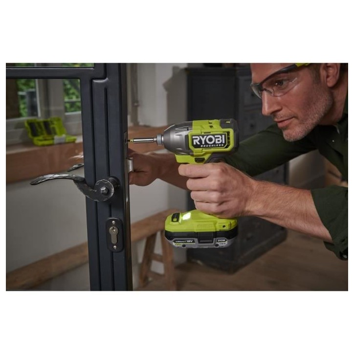 Visseuse a chocs - RYOBI - Brushless - 18V - 4 modes : 100 / 180 / 300 Nm / Mode Assist : vissage a fleur des matériaux Visseuse a chocs - RYOBI - Brushless - 18V - 4 modes : 100 / 180 / 300 Nm / Mode Assist : vissage a fleur des matériaux