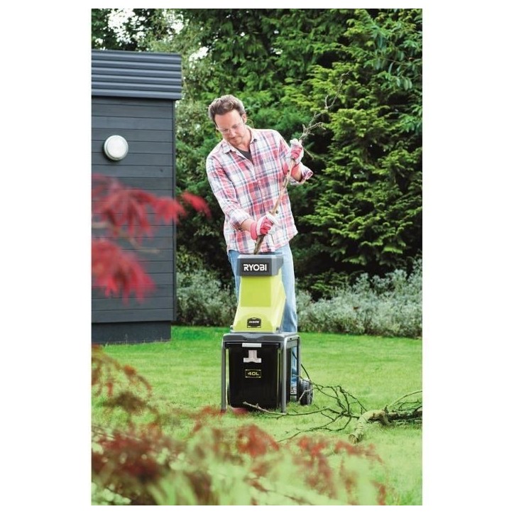 RYOBI - Broyeur de végétaux 2500 W - plateau porte-couteaux - capacité broyage 45 mm - ratio de broyage 10:1 - bac 40 L - RSH RYOBI - Broyeur de végétaux 2500 W - plateau porte-couteaux - capacité broyage 45 mm - ratio de broyage 10:1 - bac 40 L - RSH