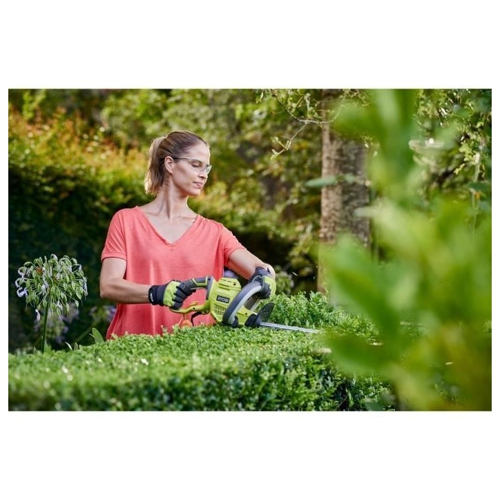 RYOBI - Taille-haies 450 W - lames 50 cm - écartement 20 mm - RHT4550 RYOBI - Taille-haies 450 W - lames 50 cm - écartement 20 mm - RHT4550