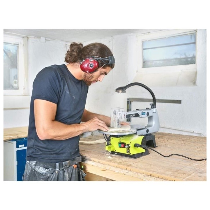 RYOBI - Scie a chantourner 70W - lame 127mm - course de lame 20mm + lame 127mm, clés de service & adaptateur pour lames - RSW12 RYOBI - Scie a chantourner 70W - lame 127mm - course de lame 20mm + lame 127mm, clés de service & adaptateur pour lames - RSW12