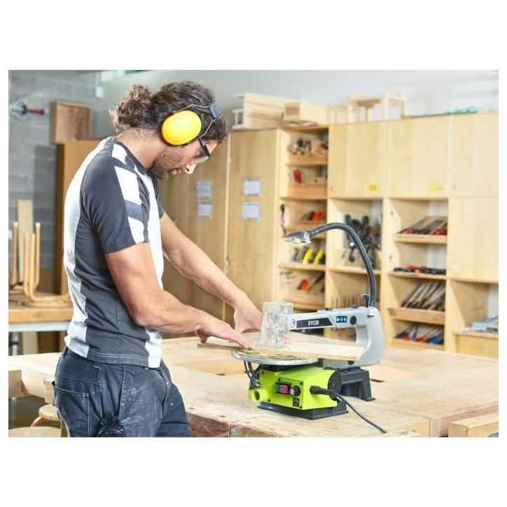 RYOBI - Scie a chantourner 70W - lame 127mm - course de lame 20mm + lame 127mm, clés de service & adaptateur pour lames - RSW12 RYOBI - Scie a chantourner 70W - lame 127mm - course de lame 20mm + lame 127mm, clés de service & adaptateur pour lames - RSW12