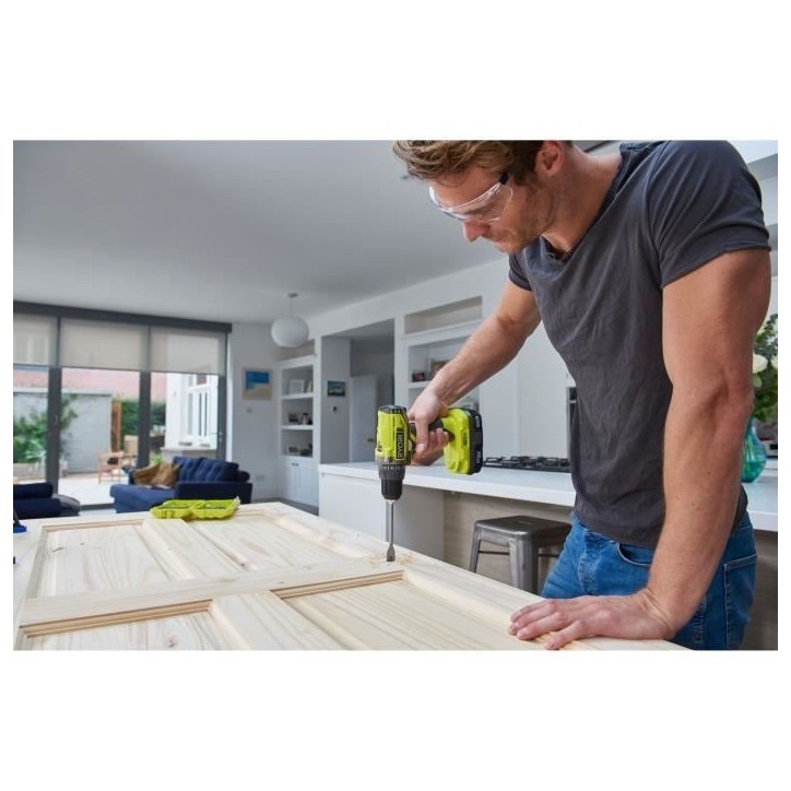 RYOBI - Perceuse-visseuse compacte 18V ONE+ - 2 batteries lithium+ 2,0 Ah - chargeur 1,5 A - Sac de transport - R18DD2-220S RYOBI - Perceuse-visseuse compacte 18V ONE+ - 2 batteries lithium+ 2,0 Ah - chargeur 1,5 A - Sac de transport - R18DD2-220S