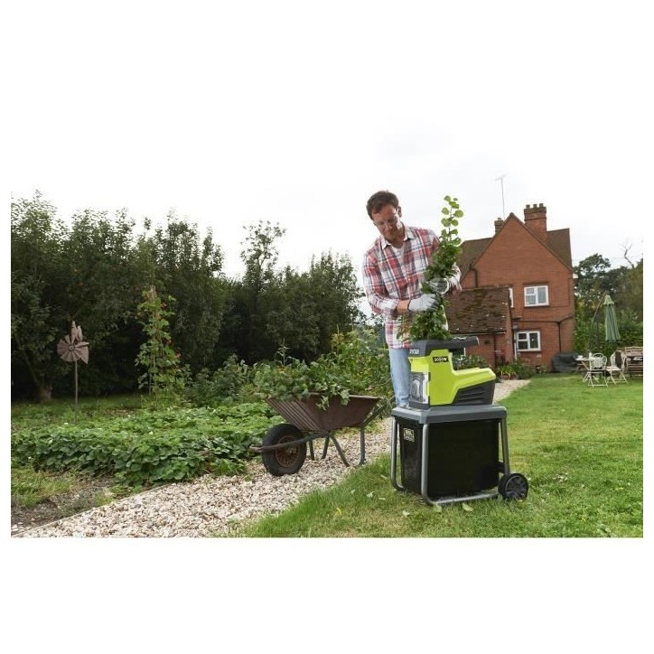 RYOBI - Broyeur de végétaux 3000 W - broyage par cylindre - silencieux - capacité broyage 45 mm - bac collecteur 55 L - RSH30 RYOBI - Broyeur de végétaux 3000 W - broyage par cylindre - silencieux - capacité broyage 45 mm - bac collecteur 55 L - RSH30