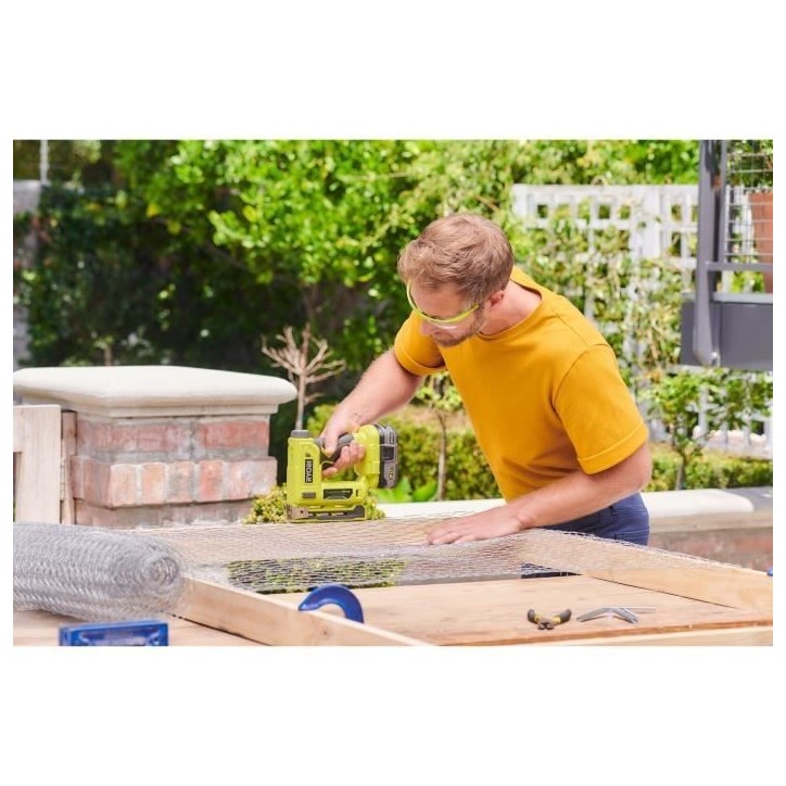 RYOBI - Agrafeuse 18V ONE+ - agrafes dos 9,4 mm, longueur 6,35 mm a 14,3 mm - chargeur 90 agrafes + Agrafes et crochet - R18ST50 RYOBI - Agrafeuse 18V ONE+ - agrafes dos 9,4 mm, longueur 6,35 mm a 14,3 mm - chargeur 90 agrafes + Agrafes et crochet - R18ST50