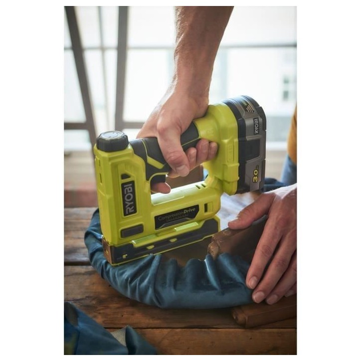 RYOBI - Agrafeuse 18V ONE+ - agrafes dos 9,4 mm, longueur 6,35 mm a 14,3 mm - chargeur 90 agrafes + Agrafes et crochet - R18ST50 RYOBI - Agrafeuse 18V ONE+ - agrafes dos 9,4 mm, longueur 6,35 mm a 14,3 mm - chargeur 90 agrafes + Agrafes et crochet - R18ST50
