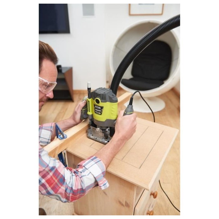 RYOBI - Défonceuse 1 600 W - 10 000-26 000 tr/min - pinces 8/6 mm - 5 fraises incluses - Livrée en coffret - RRT1600-K RYOBI - Défonceuse 1 600 W - 10 000-26 000 tr/min - pinces 8/6 mm - 5 fraises incluses - Livrée en coffret - RRT1600-K