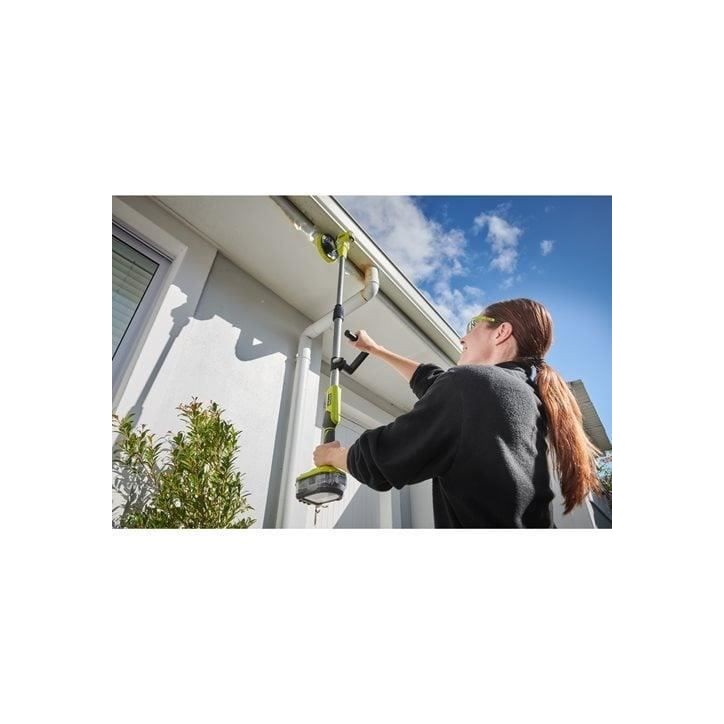 RYOBI - Brosse motorisée télescopique 18V ONE+ - diam. 150 mm - perche 1 m a 1,4 m - IPX7 + 1 brosse moyenne & 1 mousse - R18T RYOBI - Brosse motorisée télescopique 18V ONE+ - diam. 150 mm - perche 1 m a 1,4 m - IPX7 + 1 brosse moyenne & 1 mousse - R18T