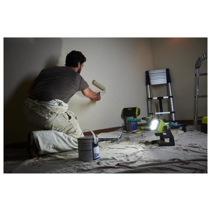 RYOBI - Projecteur LED 18V ONE+ - 3 intensités : 1800 / 800 / 400 Lumens - tete orientable a 360° - RLFD18-0