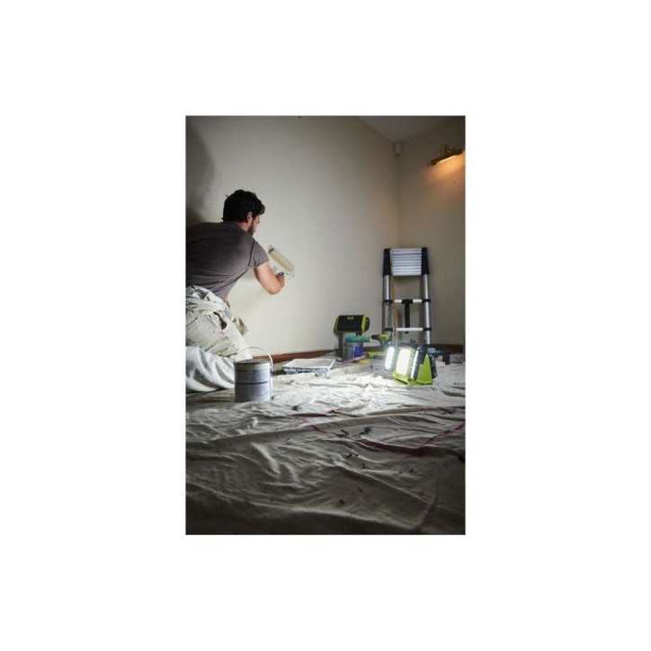 RYOBI - Triple panneau lumineux LED 18V ONE+ - 3 intensités : 3000 / 1200 / 500 Lum. - panneaux 360°, panneau central 130° - RYOBI - Triple panneau lumineux LED 18V ONE+ - 3 intensités : 3000 / 1200 / 500 Lum. - panneaux 360°, panneau central 130° -