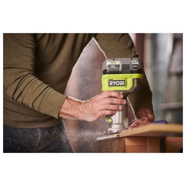 RYOBI - Affleureuse a bois 18V ONE+ - 30 000 tr/min - pince 6 mm - Avec 1 pince de 6 mm, 1 meche de coupe, clé, guide - RTR18-0 RYOBI - Affleureuse a bois 18V ONE+ - 30 000 tr/min - pince 6 mm - Avec 1 pince de 6 mm, 1 meche de coupe, clé, guide - RTR18-0