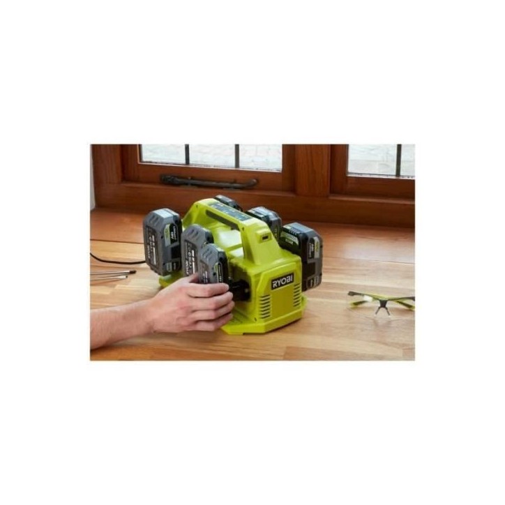 RYOBI - Chargeur séquentiel lithium 18V ONE+ 6 ports - Disponible - RC18640 RYOBI - Chargeur séquentiel lithium 18V ONE+ 6 ports - Disponible - RC18640