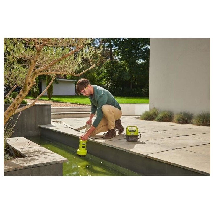 RYOBI - Pompe d'évacuation 18V - 4 200 l/h - immersion maxi. 5 m - IPX7 - minuterie 3 réglages - vendue sans batterie - RY18SP RYOBI - Pompe d'évacuation 18V - 4 200 l/h - immersion maxi. 5 m - IPX7 - minuterie 3 réglages - vendue sans batterie - RY18SP