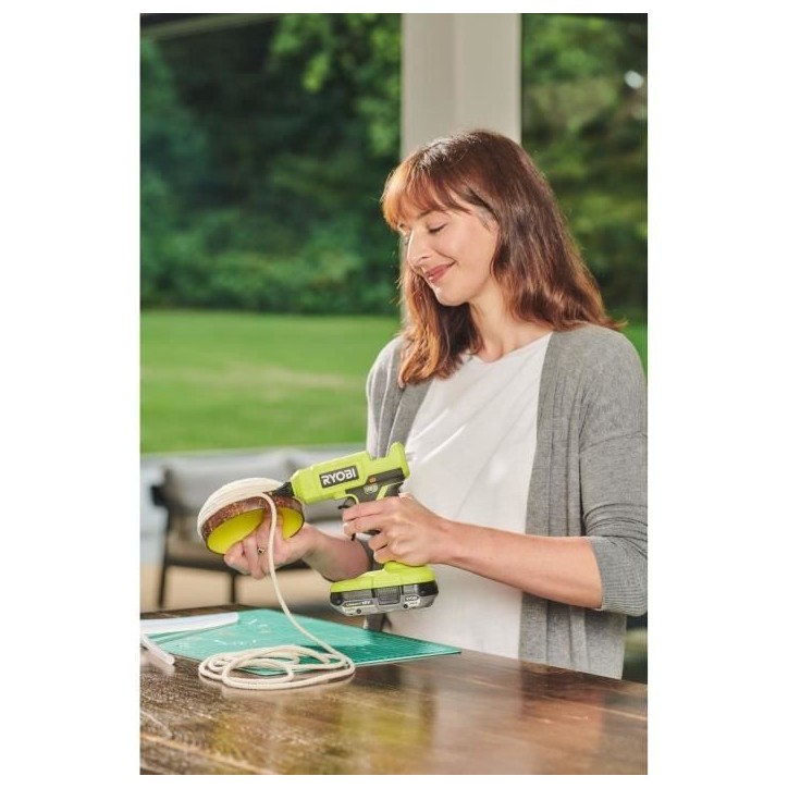 RYOBI - Pistolet a colle 18V ONE+ - chauffe en 3 min - indicateur de chauffe - diam. bâtons 12 mm - Avec 3 de colle - RGLU18-0