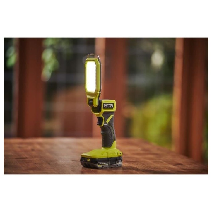 Lanterne LED compacte - RYOBI - 18V - 3 intensités : 800 / 400 / 100 Lumens - Rabattable et avec crochet Lanterne LED compacte - RYOBI - 18V - 3 intensités : 800 / 400 / 100 Lumens - Rabattable et avec crochet