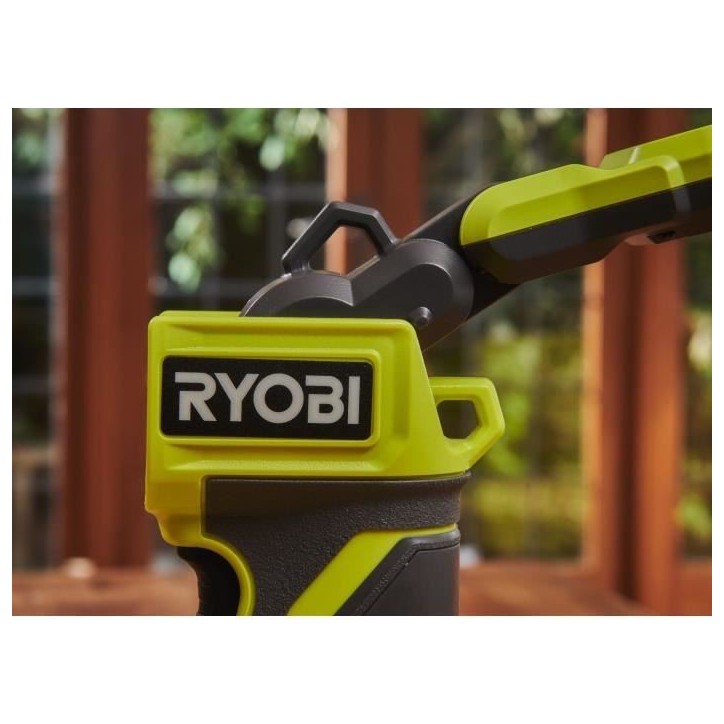 Lanterne LED compacte - RYOBI - 18V - 3 intensités : 800 / 400 / 100 Lumens - Rabattable et avec crochet Lanterne LED compacte - RYOBI - 18V - 3 intensités : 800 / 400 / 100 Lumens - Rabattable et avec crochet