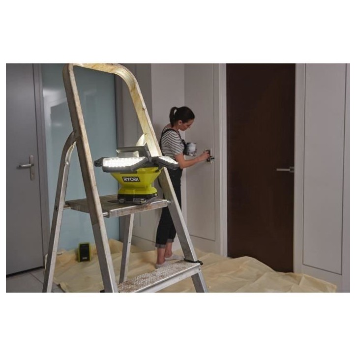 Spot LED 360° - RYOBI - 18V - 3 intensités : 3 500 / 2 000 / 1 000 / 500 Lumens - 4 panneaux lumineux