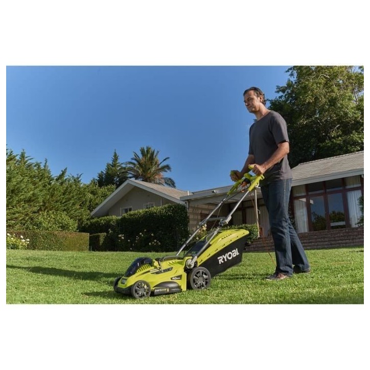 RYOBI - Tondeuse 1800 W - Ø coupe 40 cm - ramassage et mulching - double poignée Vertebrae™ - RLM18E40H RYOBI - Tondeuse 1800 W - Ø coupe 40 cm - ramassage et mulching - double poignée Vertebrae™ - RLM18E40H