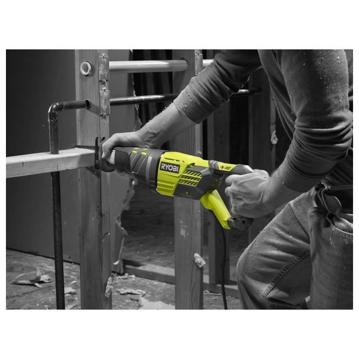 RYOBI - Scie sabre 1 200 W - 3 000 cp/min - 200 mm bois - poignée anti-vibration + coffret, 3 lames & clé hexagonale - RRS1200 RYOBI - Scie sabre 1 200 W - 3 000 cp/min - 200 mm bois - poignée anti-vibration + coffret, 3 lames & clé hexagonale - RRS1200