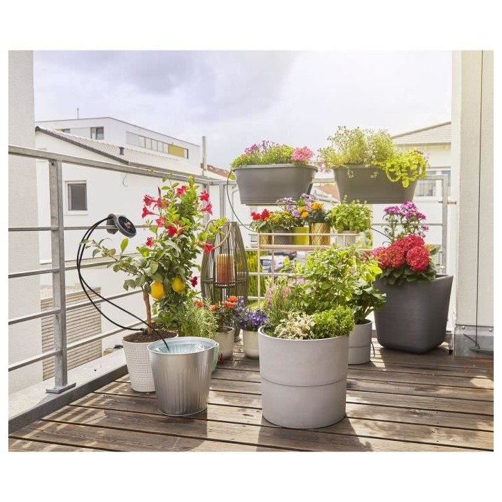 GARDENA AquaBloom - Solution d'arrosage automatique solaire pour 20 plantes GARDENA AquaBloom - Solution d'arrosage automatique solaire pour 20 plantes