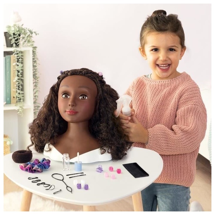 Smoby - Tete a coiffer cheveux afro - Facile a coiffer - 23 accessoires réalistes - Levres thermosensibles - Trappe de rangemen Smoby - Tete a coiffer cheveux afro - Facile a coiffer - 23 accessoires réalistes - Levres thermosensibles - Trappe de rangemen