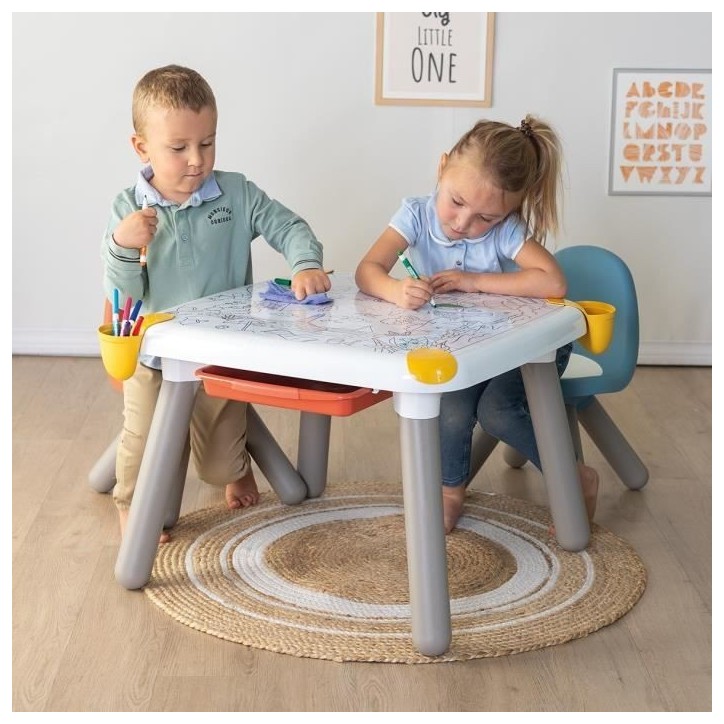 Smoby - Table créative enfant - feutre effaçabl, 2 grandes feuilles de coloriage - 9 accessoires - Des 3 ans