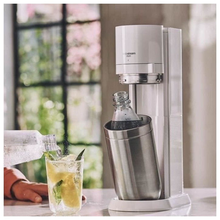 Machine a soda et eau pétillante SODASTREAM - DUO Blanche - 2 carafes en verre - 2 bouteilles - 1 recharge de gaz 60L Machine a soda et eau pétillante SODASTREAM - DUO Blanche - 2 carafes en verre - 2 bouteilles - 1 recharge de gaz 60L