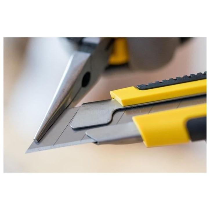Cutter bimatiere STANLEY - 0-10-425 - 25 mm Cutter bimatiere STANLEY - 0-10-425 - 25 mm