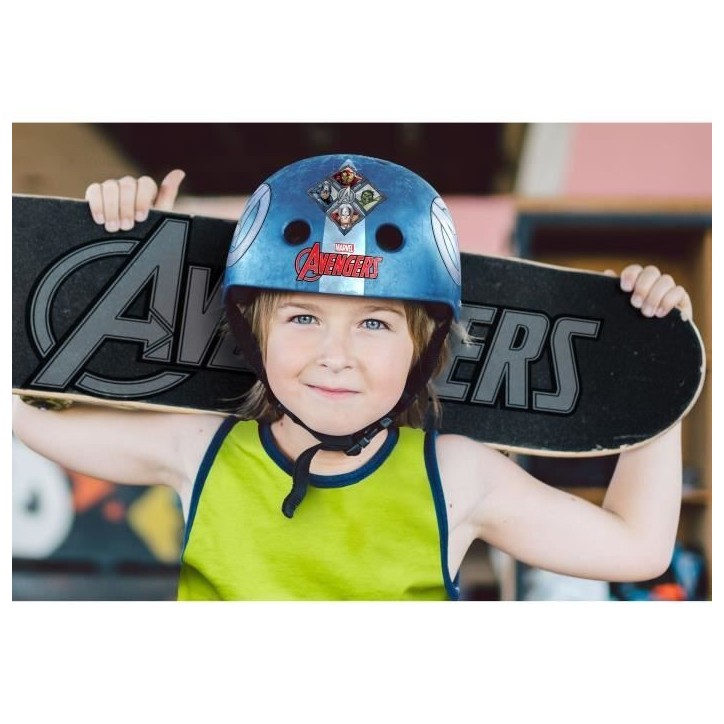 Casque Skate Avengers - STAMP - Taille 54-60 cm - Enfant - Noir Casque Skate Avengers - STAMP - Taille 54-60 cm - Enfant - Noir