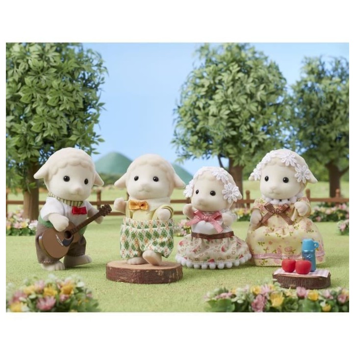 SYLVANIAN FAMILIES - Famille mouton - 4 personnages articulés et habillés avec soin SYLVANIAN FAMILIES - Famille mouton - 4 personnages articulés et habillés avec soin