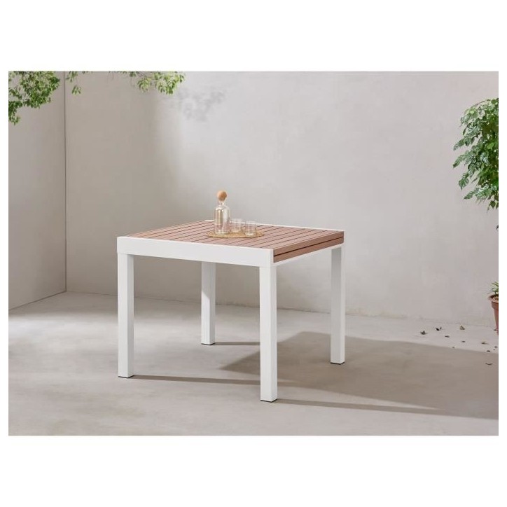 Table de jardin extensible - Rectangulaire - Aspect bois - Aluminium - 8 personnes - CALVI Table de jardin extensible - Rectangulaire - Aspect bois - Aluminium - 8 personnes - CALVI