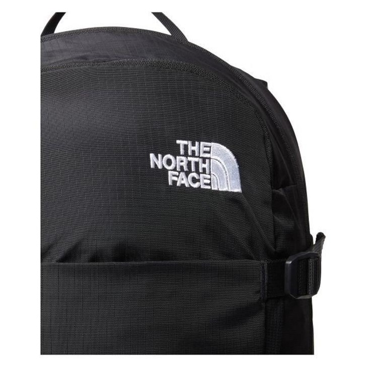 Sac de sport - The North Face - NF0A52CY-4HF - Basin 24 - En polyester - Poids moyen : 695 g - Volume : 24 litres Sac de sport - The North Face - NF0A52CY-4HF - Basin 24 - En polyester - Poids moyen : 695 g - Volume : 24 litres