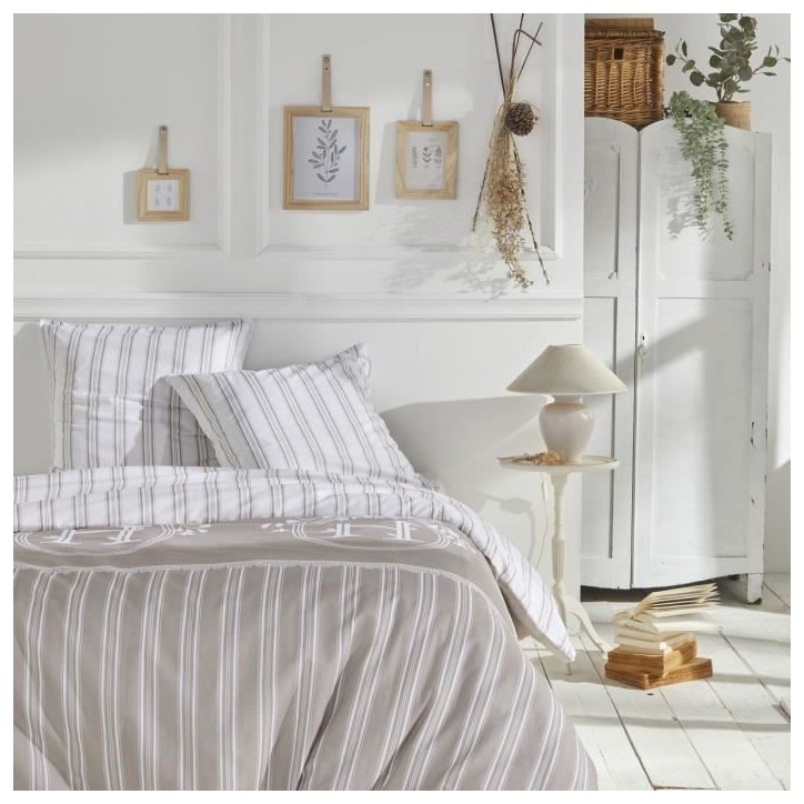 PARURE DE LIT TODAY - HOUSSE DE COUETTE 220X240 + 2 TAIES D OREILLER 63X63 - 100% COTON 57 fils - Berenice PARURE DE LIT TODAY - HOUSSE DE COUETTE 220X240 + 2 TAIES D OREILLER 63X63 - 100% COTON 57 fils - Berenice