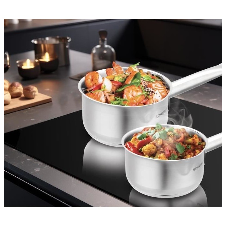 ARTHUR MARTIN Set de de 5 Casseroles - Acier inoxydable - Intérieur satiné avec graduation - Bec verseur - Tous feux dont indu