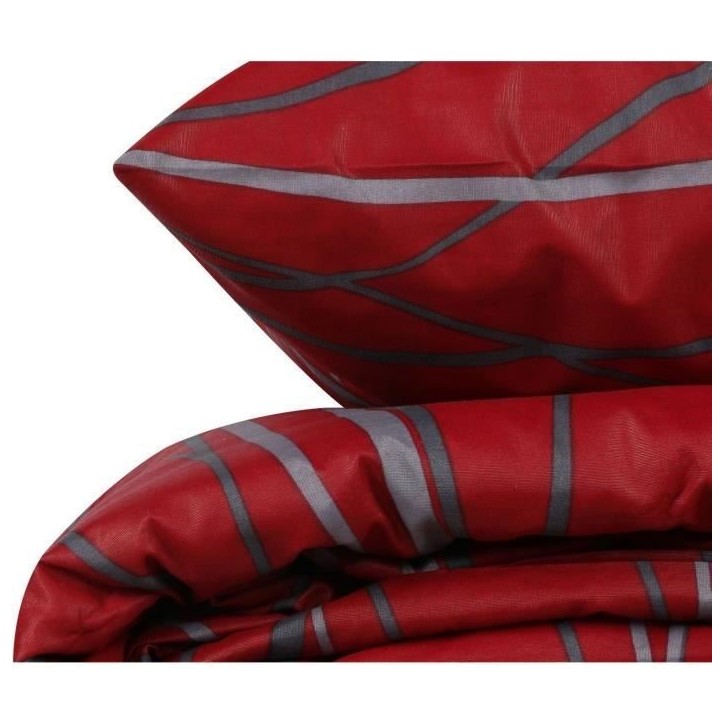 Parure de lit - 1 housse de couette 220 x 240 cm + 2 taies d'oreiller 60 x 60 cm - 65% coton, 35% polyester - Rouge Parure de lit - 1 housse de couette 220 x 240 cm + 2 taies d'oreiller 60 x 60 cm - 65% coton, 35% polyester - Rouge