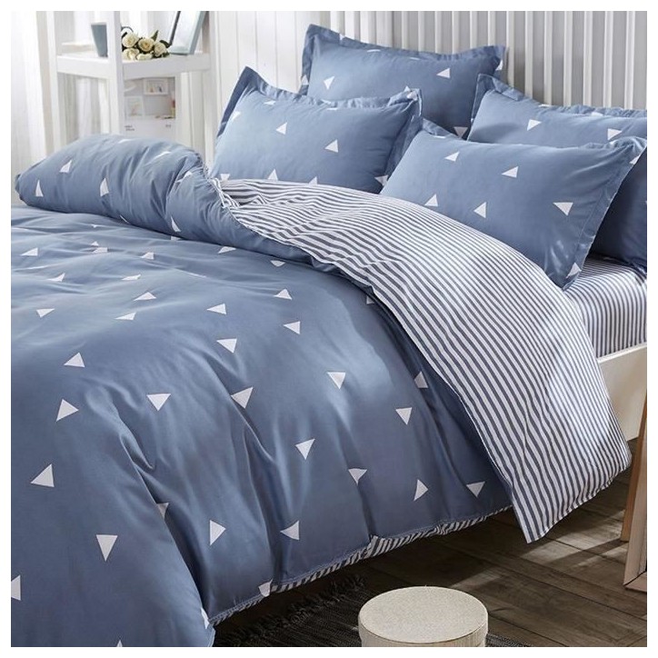 Parure de lit - 1 housse de couette 220 x 240 cm + 2 taies d'oreiller 60 x 60 cm - 65% coton, 35% polyester - Bleu Parure de lit - 1 housse de couette 220 x 240 cm + 2 taies d'oreiller 60 x 60 cm - 65% coton, 35% polyester - Bleu