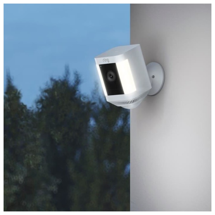 Caméra de surveillance - RING - Spotlight Cam Plus Batterie - HD 1080p - Vision nocturne couleur Caméra de surveillance - RING - Spotlight Cam Plus Batterie - HD 1080p - Vision nocturne couleur