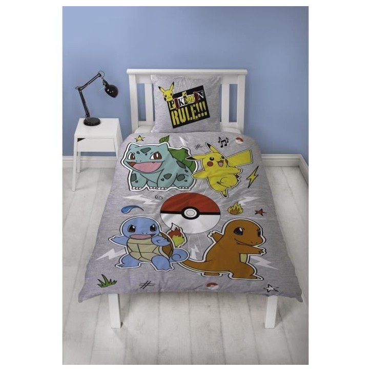 Parure de lit réversible - POKEMON - Pikachu et Starter - Gris - Microfibre - 1 housse de couette 140 x 200 cm + 1 taie 63 x 63 Parure de lit réversible - POKEMON - Pikachu et Starter - Gris - Microfibre - 1 housse de couette 140 x 200 cm + 1 taie 63 x 63