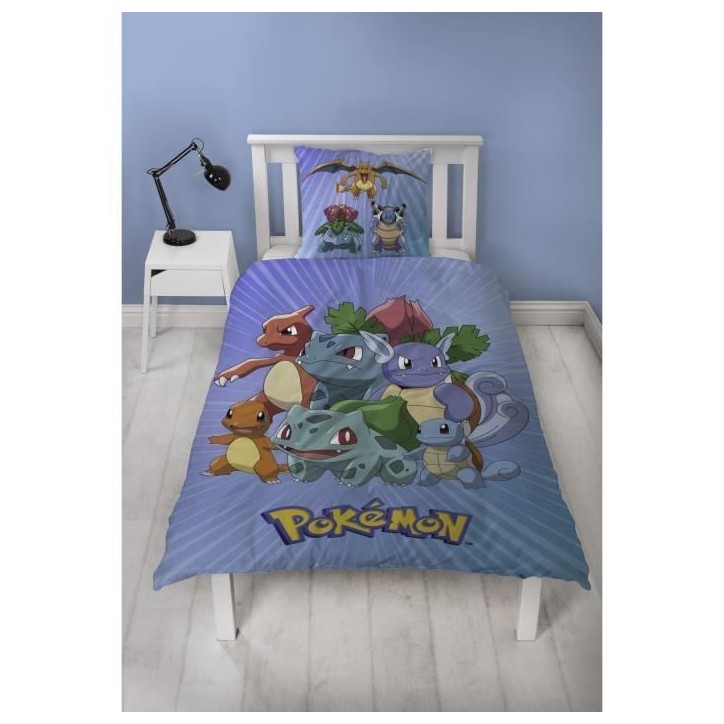 Parure de lit réversible - POKEMON - Pikachu et Starter - Bleu - Microfibre - 1 housse de couette 140 x 200 cm + 1 taie 63 x 63 Parure de lit réversible - POKEMON - Pikachu et Starter - Bleu - Microfibre - 1 housse de couette 140 x 200 cm + 1 taie 63 x 63