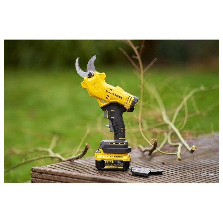 Sécateur électrique sans fil - Stanley Fatmax - SFMCPP32B-XJ - 18V - coupe 32mm - Sans batterie Sécateur électrique sans fil - Stanley Fatmax - SFMCPP32B-XJ - 18V - coupe 32mm - Sans batterie