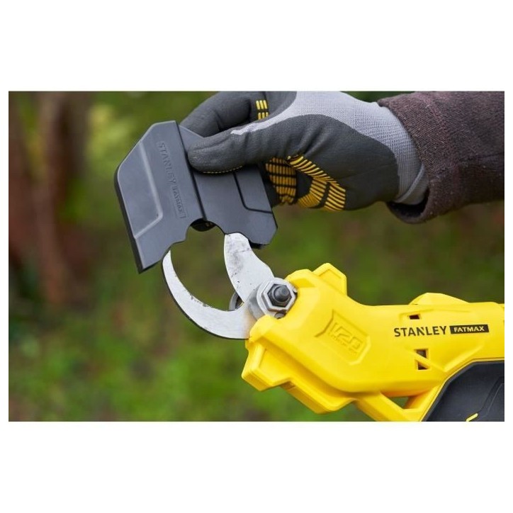 Sécateur électrique sans fil - Stanley Fatmax - SFMCPP32B-XJ - 18V - coupe 32mm - Sans batterie Sécateur électrique sans fil - Stanley Fatmax - SFMCPP32B-XJ - 18V - coupe 32mm - Sans batterie