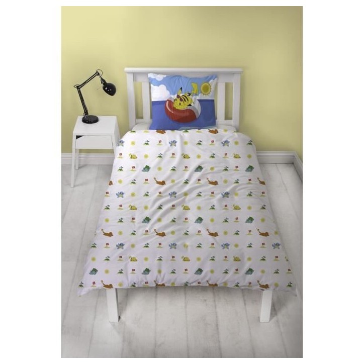 Parure de lit - POKEMON - Pikachu a la plage - Microfibre - 1 housse de couette 140 x 200 cm + 1 taie 63 x 63 cm Parure de lit - POKEMON - Pikachu a la plage - Microfibre - 1 housse de couette 140 x 200 cm + 1 taie 63 x 63 cm
