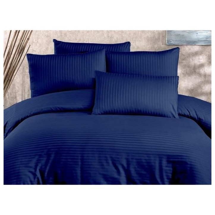 Parure de lit - 1 housse de couette 220 x 240 cm + 2 taies d'oreiller 60 x 60 cm - 80% coton, 20% polyester - Bleu Parure de lit - 1 housse de couette 220 x 240 cm + 2 taies d'oreiller 60 x 60 cm - 80% coton, 20% polyester - Bleu