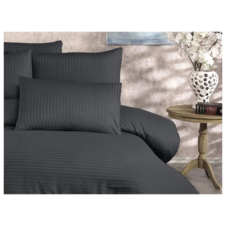 Parure de lit - 1 housse de couette 220x240 cm + 2 taies d'oreiller 60x60 cm - 70% polyester, 30% coton - Anthracite Parure de lit - 1 housse de couette 220x240 cm + 2 taies d'oreiller 60x60 cm - 70% polyester, 30% coton - Anthracite