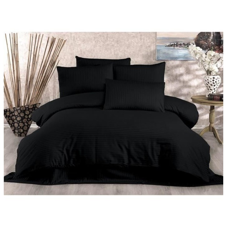 Parure de lit - 1 housse de couette 220 x 240 cm + 2 taies d'oreiller 60 x 60 cm - 70% polyester, 30% coton - Noir Parure de lit - 1 housse de couette 220 x 240 cm + 2 taies d'oreiller 60 x 60 cm - 70% polyester, 30% coton - Noir