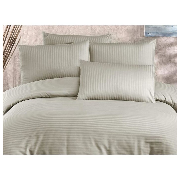 Parure de lit - 1 housse de couette 220x240 cm + 2 taies d'oreiller 60x60 cm - 70% polyester, 30% coton - Cappuccino Parure de lit - 1 housse de couette 220x240 cm + 2 taies d'oreiller 60x60 cm - 70% polyester, 30% coton - Cappuccino