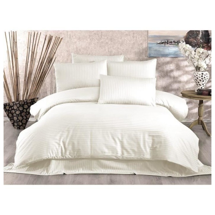 Parure de lit - 1 housse de couette 220 x 240 cm + 2 taies d'oreiller 60 x 60 cm - 70% polyester, 30% coton - Creme Parure de lit - 1 housse de couette 220 x 240 cm + 2 taies d'oreiller 60 x 60 cm - 70% polyester, 30% coton - Creme