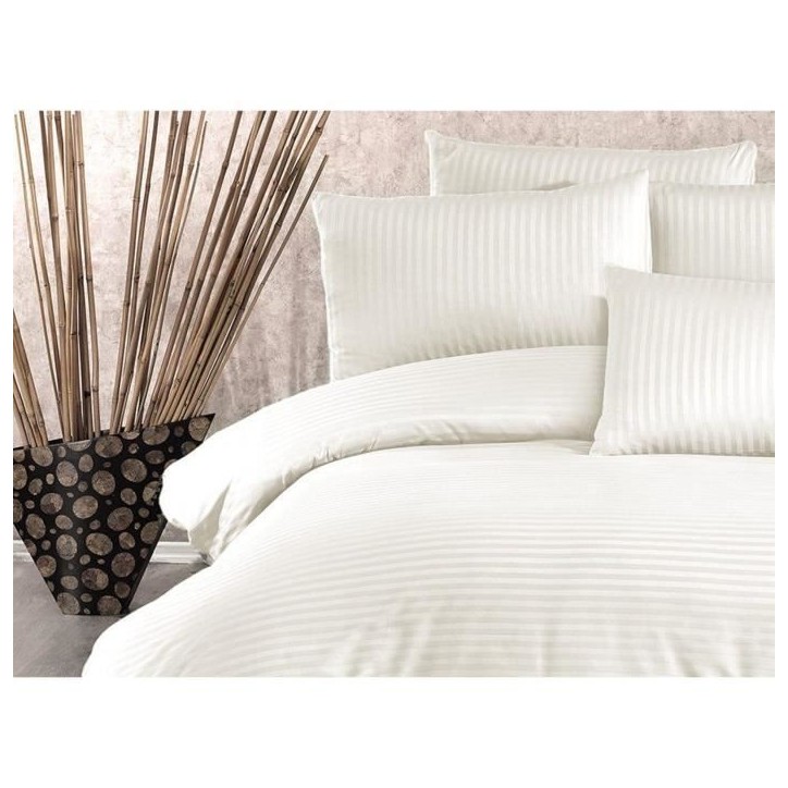 Parure de lit - 1 housse de couette 220 x 240 cm + 2 taies d'oreiller 60 x 60 cm - 70% polyester, 30% coton - Creme Parure de lit - 1 housse de couette 220 x 240 cm + 2 taies d'oreiller 60 x 60 cm - 70% polyester, 30% coton - Creme