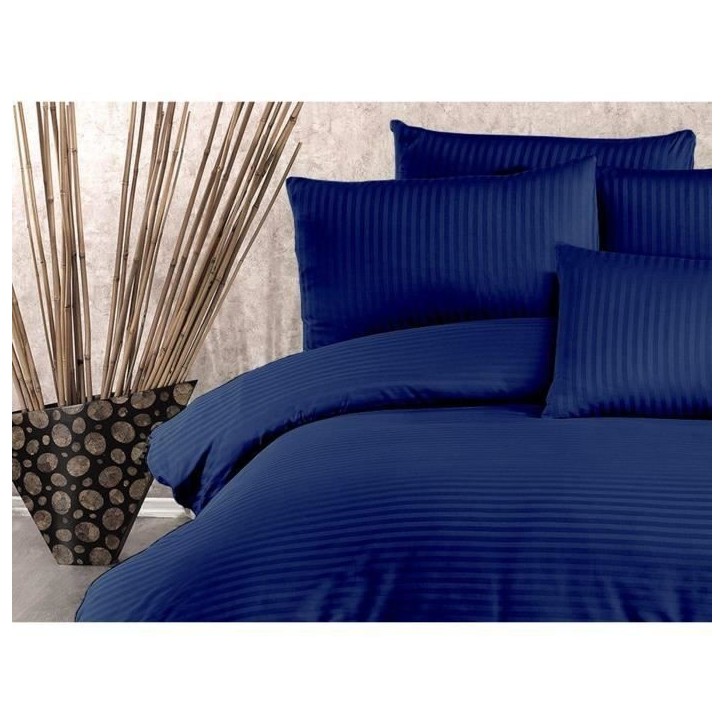 Parure de lit - 1 housse de couette 220 x 240 cm + 2 taies d'oreiller 60 x 60 cm - 70% polyester, 30% coton - Bleu Parure de lit - 1 housse de couette 220 x 240 cm + 2 taies d'oreiller 60 x 60 cm - 70% polyester, 30% coton - Bleu